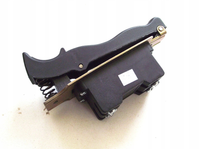 Çelës për gërryese GEKO G00421, për gërryese 230mm, i zi
