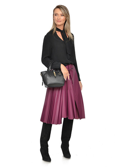 Çantë lëkure WHOLESALE AW25 LV 127, 20x25x11cm, me rrip të rregullueshëm, e zezë