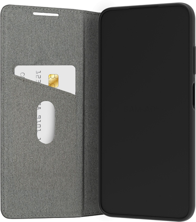 Kuti mbrojtëse folio Dbramante1928 Oslo për Samsung Galaxy A05s, me xhep për kartela, bëhet edhe këmbë mbështetje, e zezë