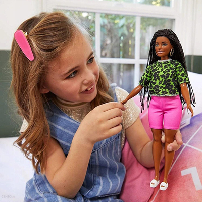 Kukull Barbie Fashionistas me gërsheta brune, bluzë neon jeshile, pantallona rozë