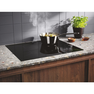 Pianurë inkaso me induksion Electrolux LIL61424C, SLIM-FIT, 4 zona gatimi, e zezë
