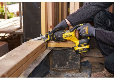 Реципрочна пила Stanley Fatmax SFMCS311M1TQW, 18V, со батерија 4Ah, со кутија за транспорт