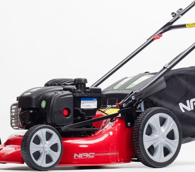 Kosore me benzinë NAC LP46-450E-H, gjerësi kositjeje 46 cm, shportë 60 L, e kuqe