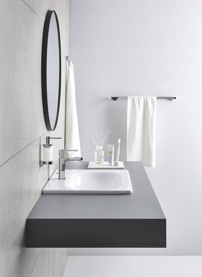 Grepa rrobe banjoje Grohe Selection 41039, metal, Starlight Chrome, ngjyrë argjendi