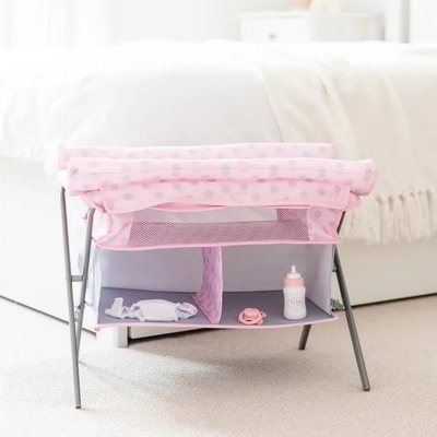 Set lodrash Tiny Treasures Folding Changing Table Cot, tavolinë ndërrimi dhe krevat për kukulla, palosës