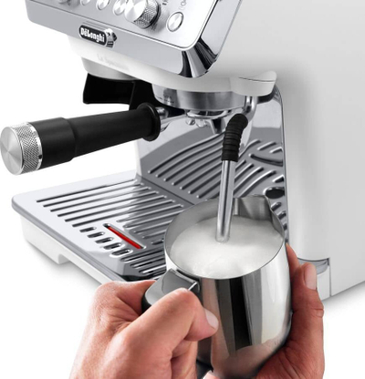 Makina e kafesë me presion DeLonghi La Specialista Arte EC9155.W, shumë nivele bluarjeje, temperaturë e rregullueshme, e bardhë