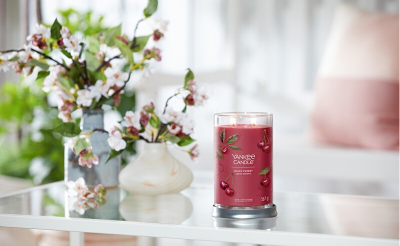 Qiri aromatik Yankee Candle Black Cherry, 567 g