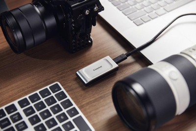 SSD Kingston XS2000, 1 TB, e argjendtë/zezë