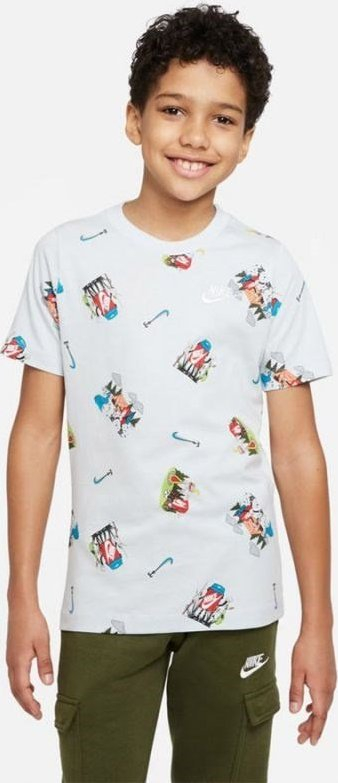Bluzë sportive Nike Sportswear Tee AOP Jr DQ3856-471, pambuk poliester, për kalama, e bardhë shumëngjyrëshe
