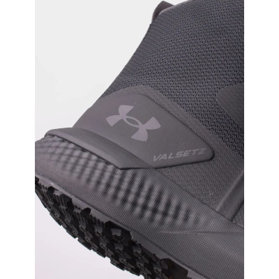 Atlete hiking Under Armour Charged Valsetz me Vibram XS Trek edhe Charged Cushioning, gri