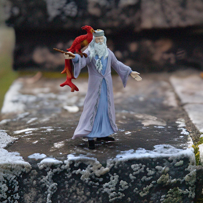Figura koleksionuese Schleich Harry Potter Dumbledore dhe Fawkes, set 2 copë, shumëngjyrëshe