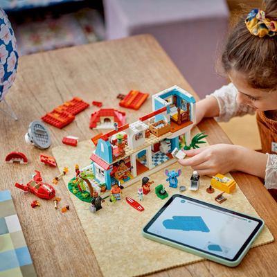 Lodër ndërtimi LEGO Disney Lilo and Stitch Beach House 43268, 834 copa, 9+
