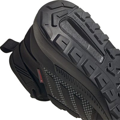 Këpucë hiking Adidas Terrex Trailmaker Mid COLD.RDY, për burra, me izolim, të zeza
