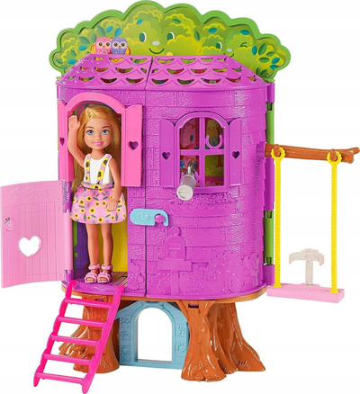 Set lodër Barbie Chelsea Tree House, shpi e vogël në pemë, me kukull dhe qenush, shumëngjyrësh