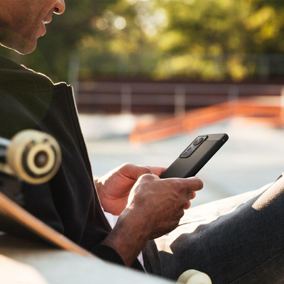 Mbështjellëse Spigen Rugged Armor për Xiaomi 12 Pro, e zezë