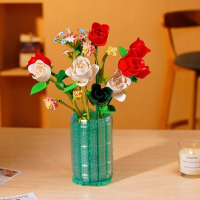 Set ndërtimi Bouquet of Roses in a Vase, 1022 pjesë, trëndafila të bardhë dhe të kuq