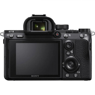 Kamerë mirrorless Sony A7 III, full frame 24MP, lente FE 28-70mm, e zezë