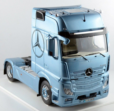 Kamion Italeri për montim Mercedes Benz Actros MP4 Gigaspace (3905)