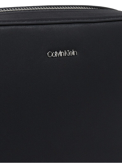 Çantë për femra Calvin Klein, e zezë