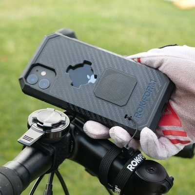 Mbajtëse telefoni për biçikletë Rokform Universal, që vihet në timon, me sistem RokLock, ngjyrë e zezë