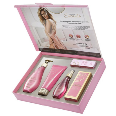 Set kozmetik Avon Encanto Charming, losion trupi 250 ml + sprej trupi 100 ml + krem për duar 30 ml + xhel dushi 200 ml
